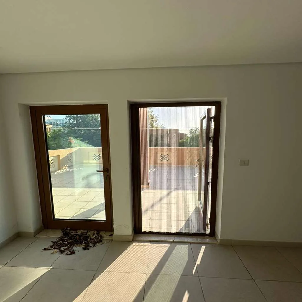 Single retractable fly screen on a Dubai villa window